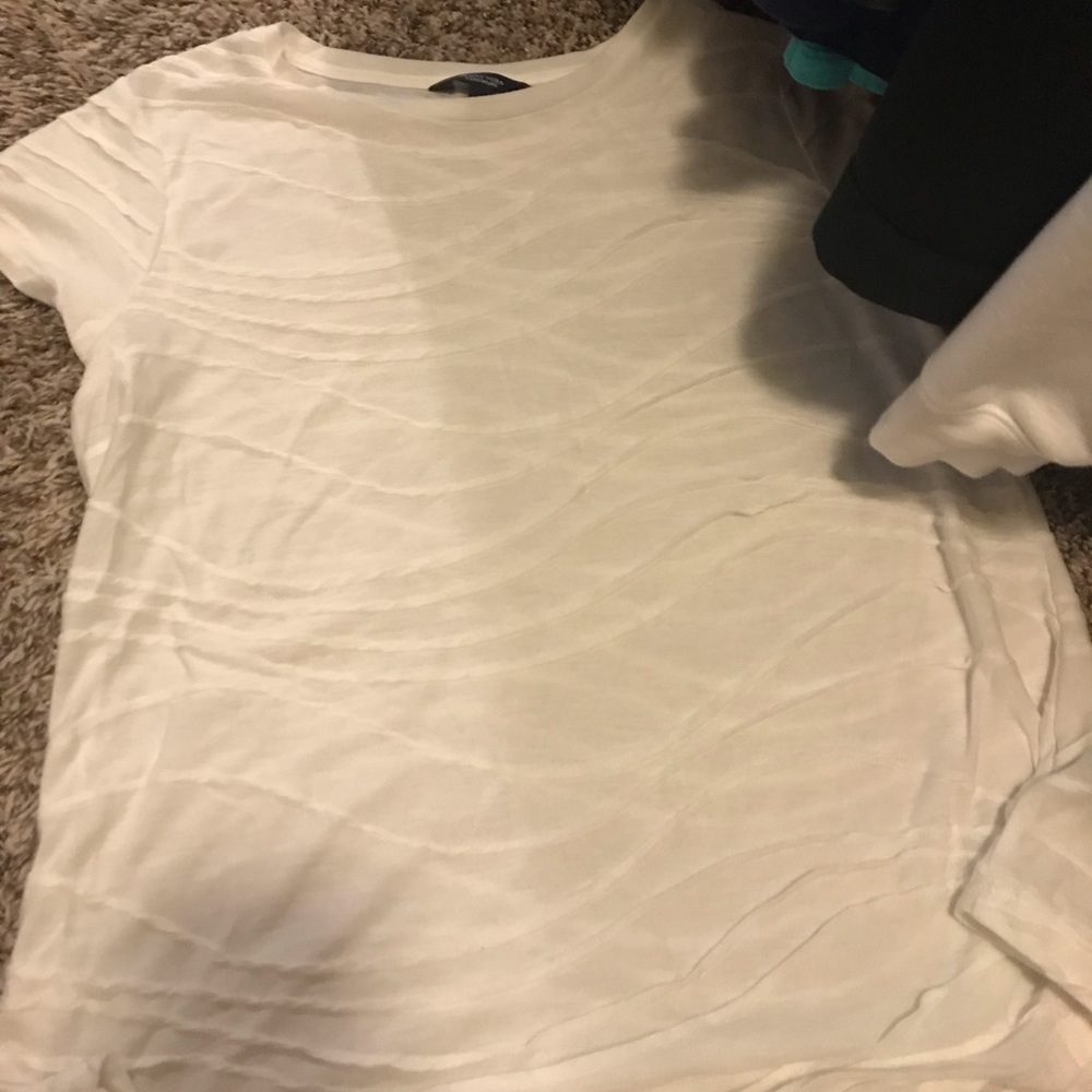 Vera wang white wavy shirt